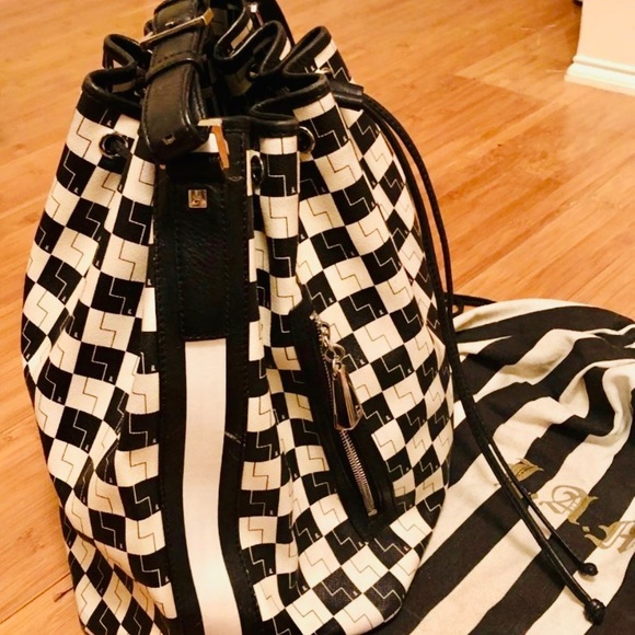 🖤🤍 L.A.M.B Vintage Drawstring Handbag 🖤🤍 - Picture 4 of 16